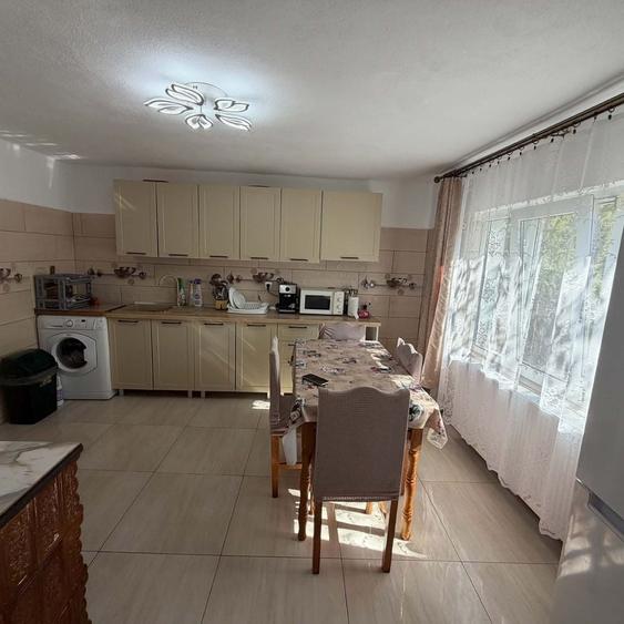 Casă cu 4 camere în Bârzava