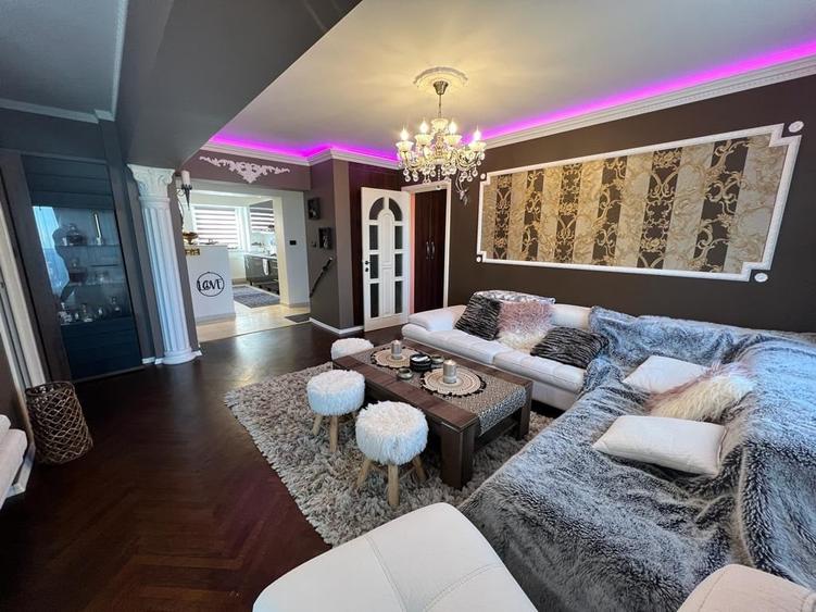 Apartament cu 4 camere semidecomandat în Micălaca