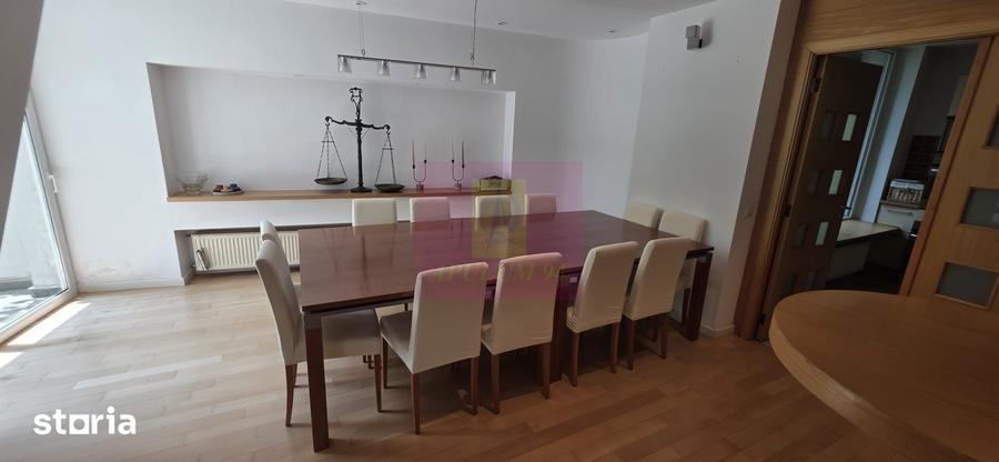 Casă cu 10 camere cu Teren 2813 Mp în Central