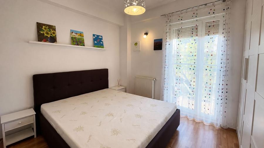 Apartament cu 3 camere decomandat, mobilat în Aradului