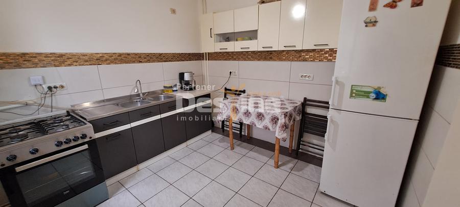 Casă individuală cu 8 camere cu Canalizare în Lunca Cetățuii