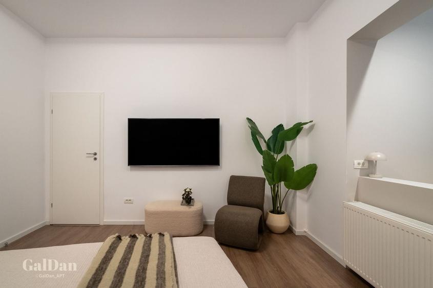 Apartament cu 3 camere, mobilat în Calea Victoriei