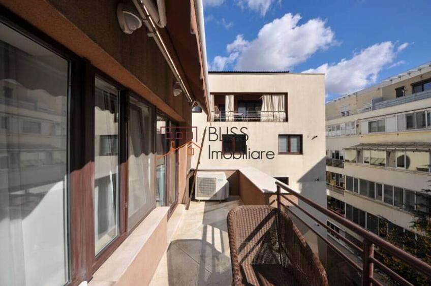Apartament cu 3 camere semidecomandat în Herăstrău
