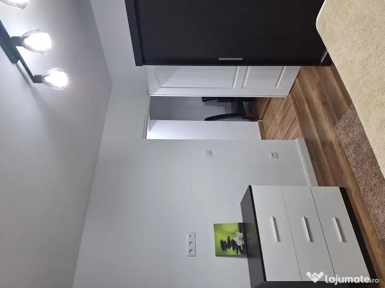 Apartament cu 3 camere decomandat în Aleea Trandafirilor