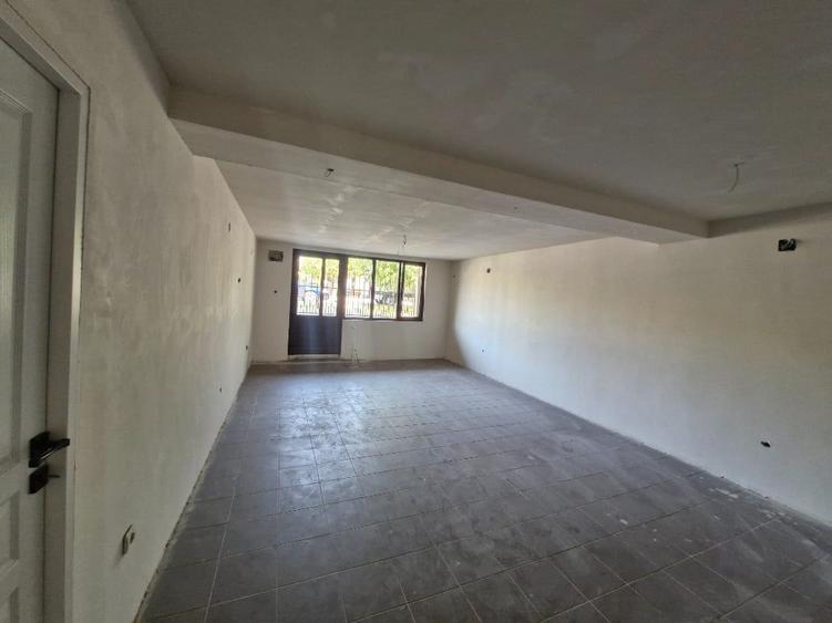 Casă cu 7 camere cu Teren 1700 Mp în Central