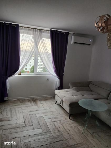 Apartament cu 3 camere semidecomandat în Central