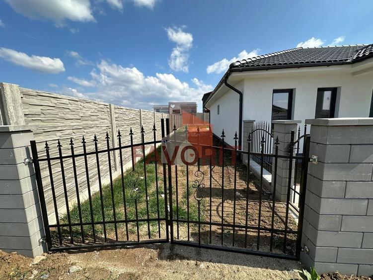 Duplex cu 3 camere cu Canalizare în Sânandrei