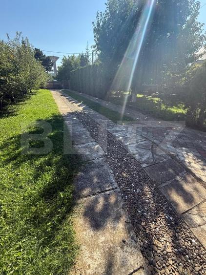 Casă individuală cu 4 camere cu Canalizare în Est