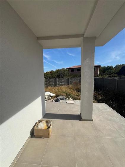 Duplex cu 3 camere cu Canalizare în Albina