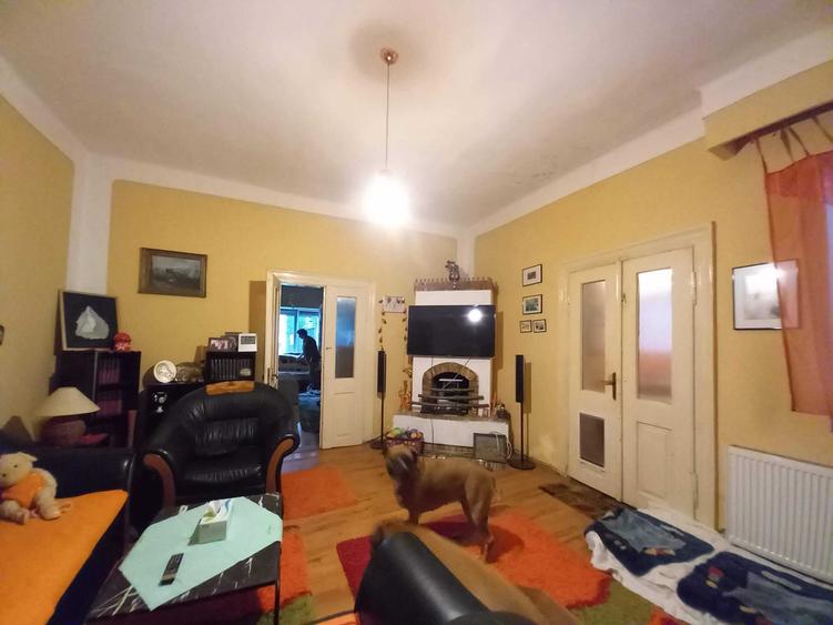 Casă cu 4 camere în Central