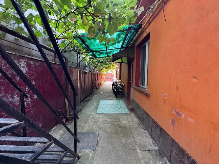 Casă individuală cu 5 camere cu Canalizare în Fratelia