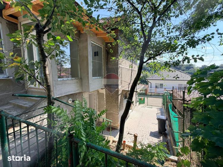 Casă cu 4 camere cu Teren 500 Mp în Central