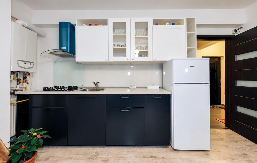 Apartament cu 3 camere, mobilat în Păcii