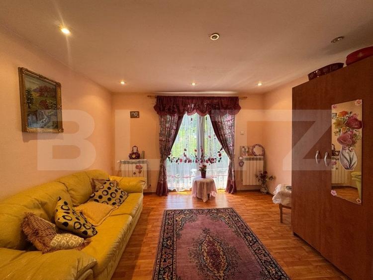 Casă individuală cu 9 camere cu Canalizare în Orăștie