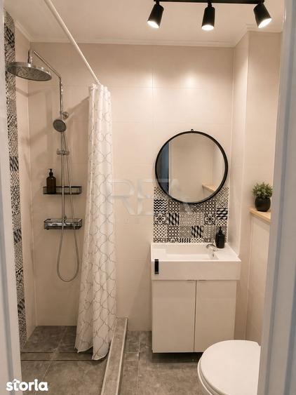 Apartament cu 3 camere semidecomandat în Tei