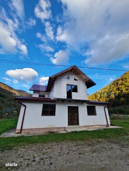 Casă cu 4 camere în Mărișel