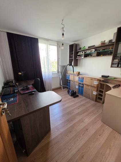 Apartament cu 4 camere decomandat în Rahova