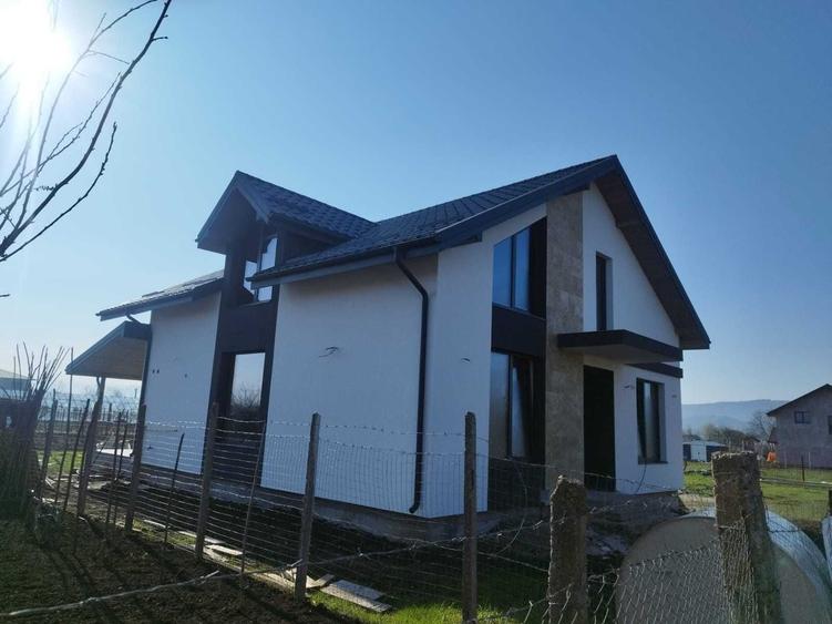 Casă cu 3 camere în Dancu