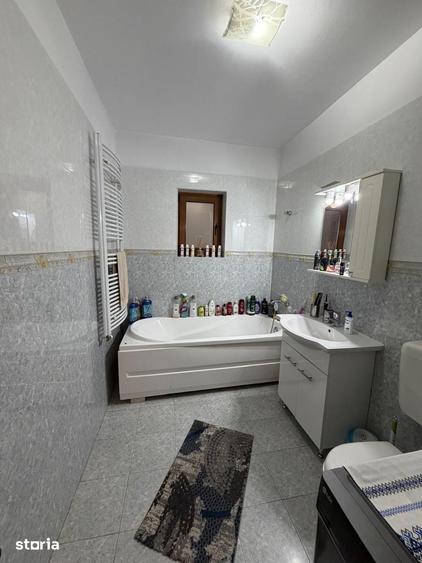 Casă cu 7 camere cu Teren 213 Mp în Coiciu