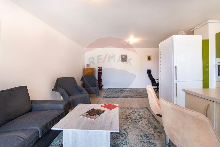 Apartament cu 3 camere decomandat, mobilat în Tractorul
