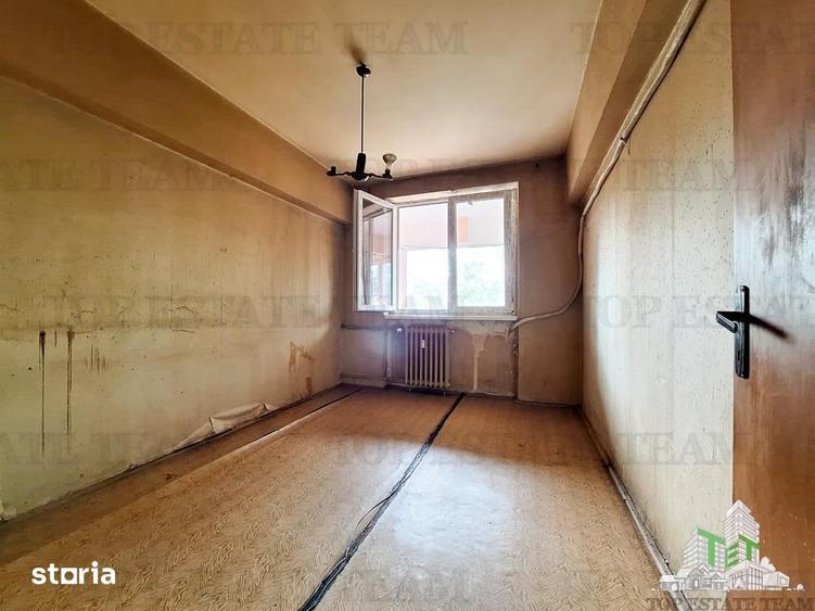 Apartament cu 4 camere decomandat în Colentina