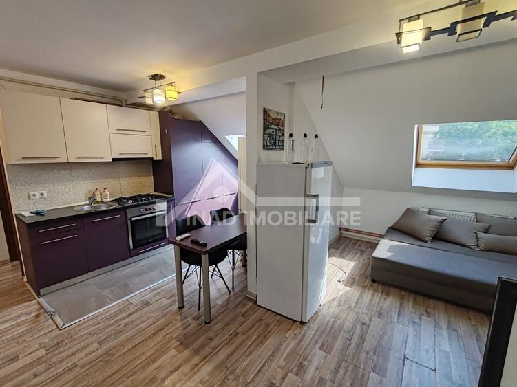 Apartament cu 3 camere semidecomandat, mobilat în Zorilor