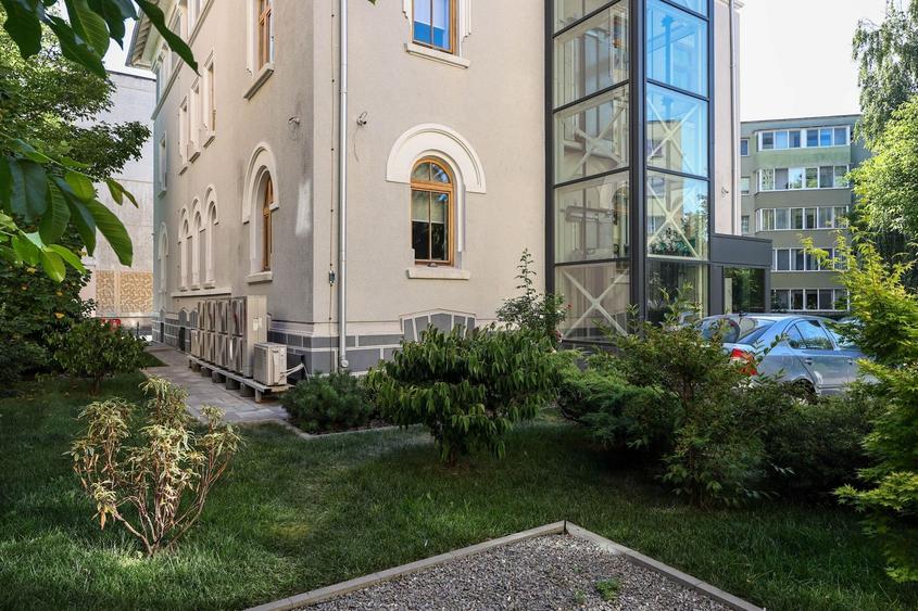 Birou, de 860 mp, în Centrul Civic