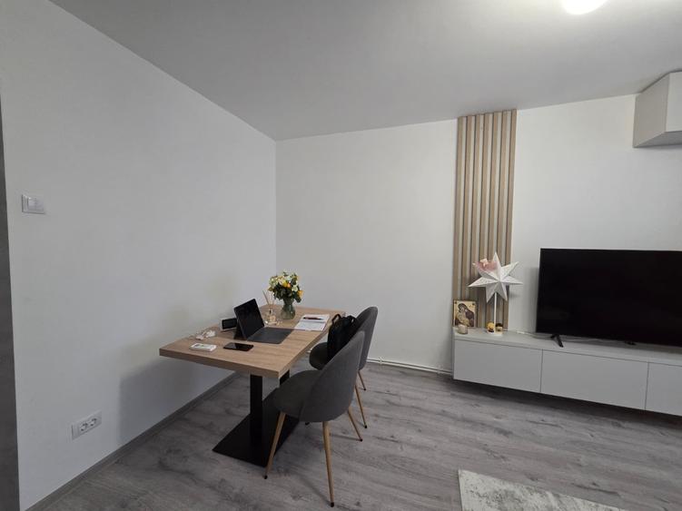 Apartament cu 3 camere decomandat în Alexandru cel Bun