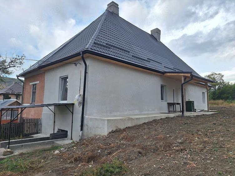 Casă cu 3 camere cu Teren 1470 Mp în Vultureni