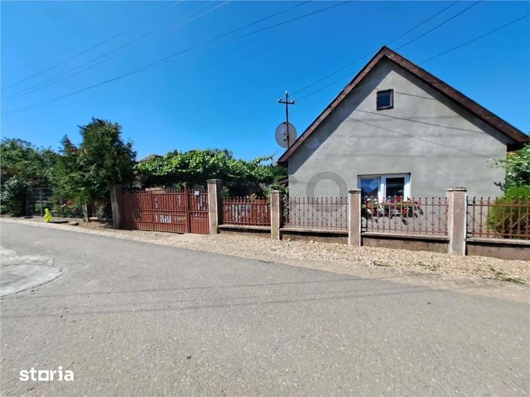 Casă cu 4 camere cu Teren 1439 Mp în Central