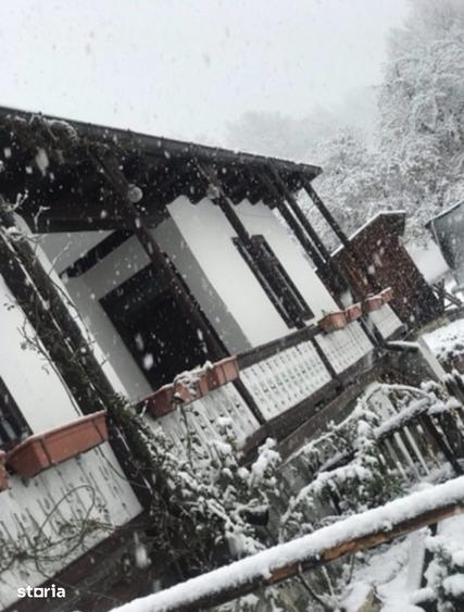 Casă cu 6 camere cu Teren 20000 Mp în Hangu