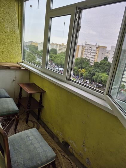 Apartament cu 3 camere semidecomandat în Colentina