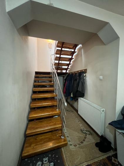 Casă individuală cu 4 camere cu Garaj în Valea Ursului