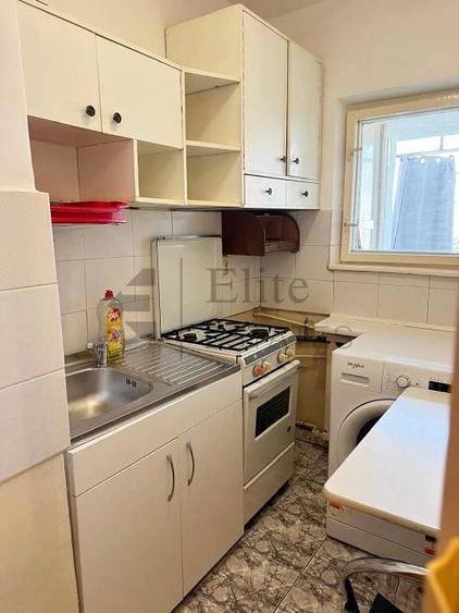 Garsonieră decomandată în Central