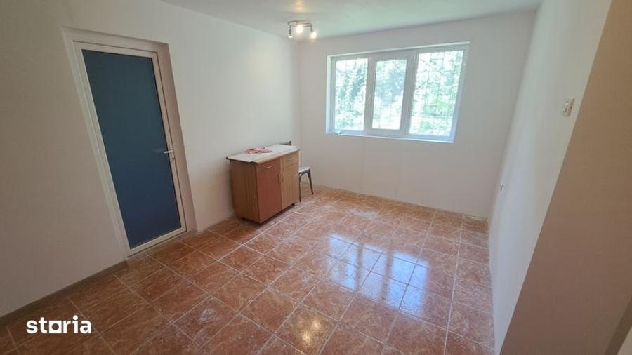 Apartament cu 2 camere semidecomandat în Chercea