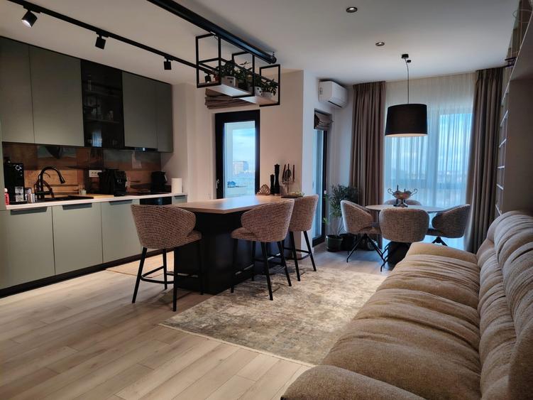 Apartament cu 5 camere decomandat, mobilat în P-ta Presei Libere