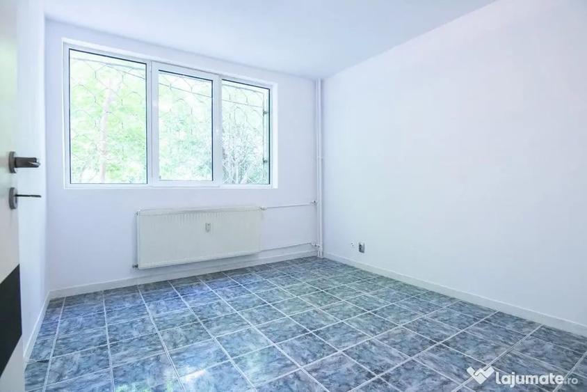 Apartament cu 4 camere decomandat în Drumul Taberei