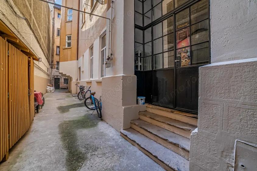 Apartament cu 4 camere decomandat, mobilat în Calea Victoriei
