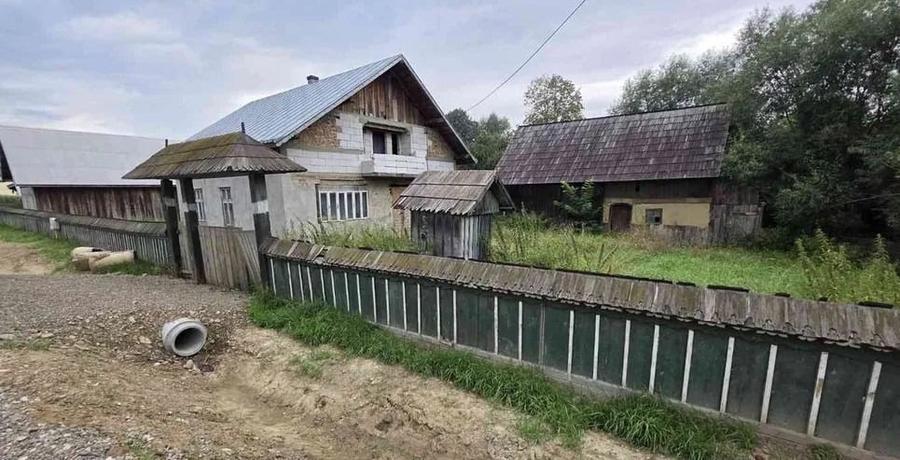 Casă individuală cu 4 camere cu Teren 1500 Mp în Horodnic de Sus