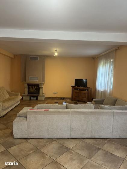 Casă cu 7 camere decomandat cu Teren 1000 Mp în Bănești