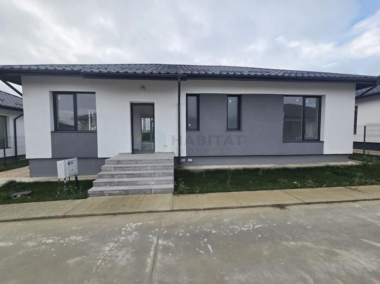 Casă individuală cu 4 camere cu Canalizare în Tunari