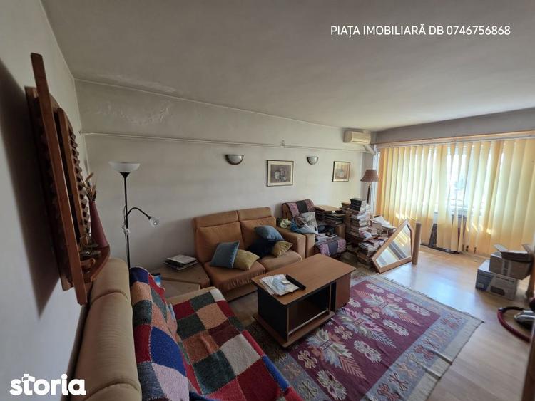 Apartament cu 4 camere decomandat în Central