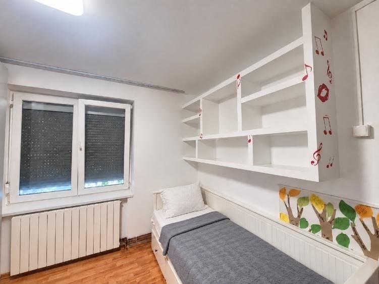 Apartament cu 4 camere decomandat, mobilat în Sebastian
