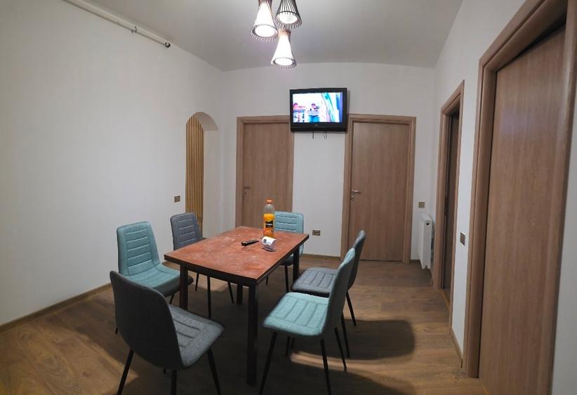Apartament cu 4 camere decomandat, mobilat în Ștefan cel Mare