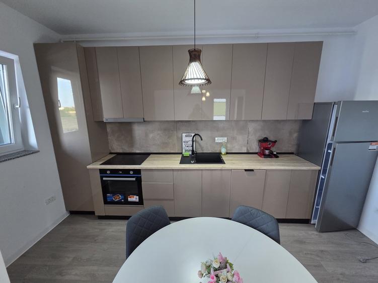Apartament cu 2 camere semidecomandat, mobilat în Giroc
