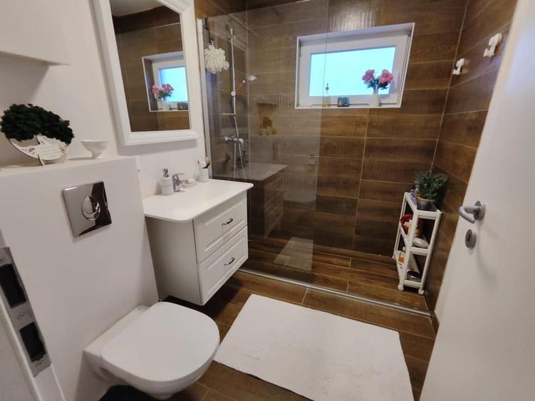 Apartament cu 2 camere decomandat, mobilat în Aradului