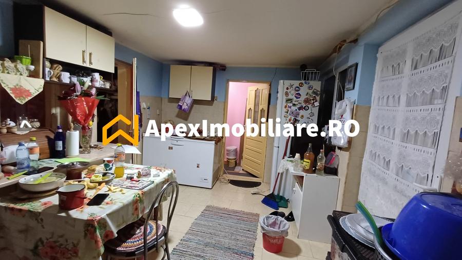Casă individuală cu 15 camere cu Canalizare în Apărătorii Patriei