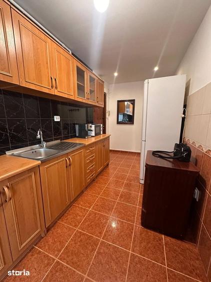 Apartament cu 3 camere semidecomandat în Traian