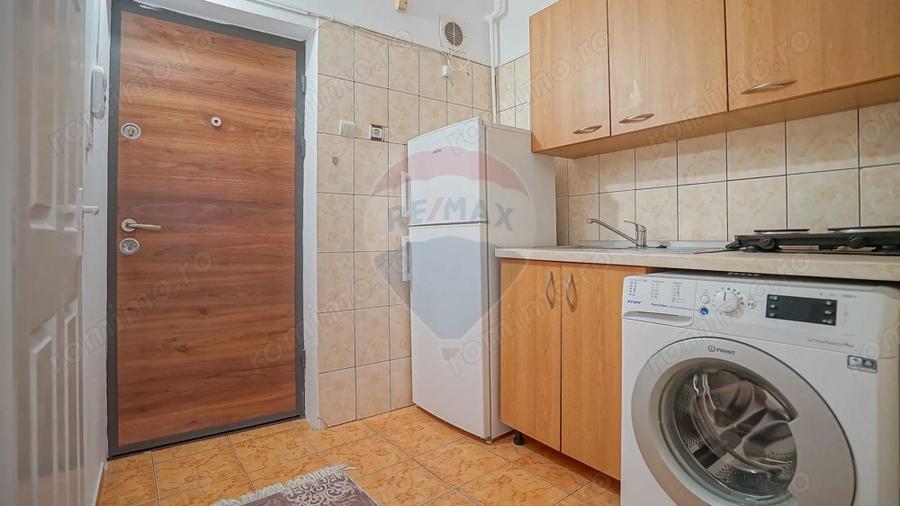 Garsonieră decomandată în Noua