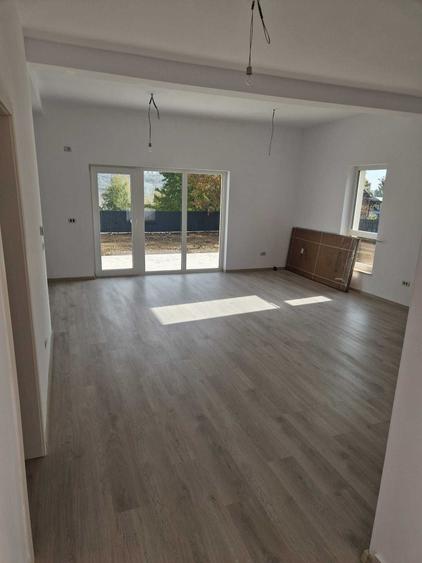 Casă cu 4 camere în Valea Lupului